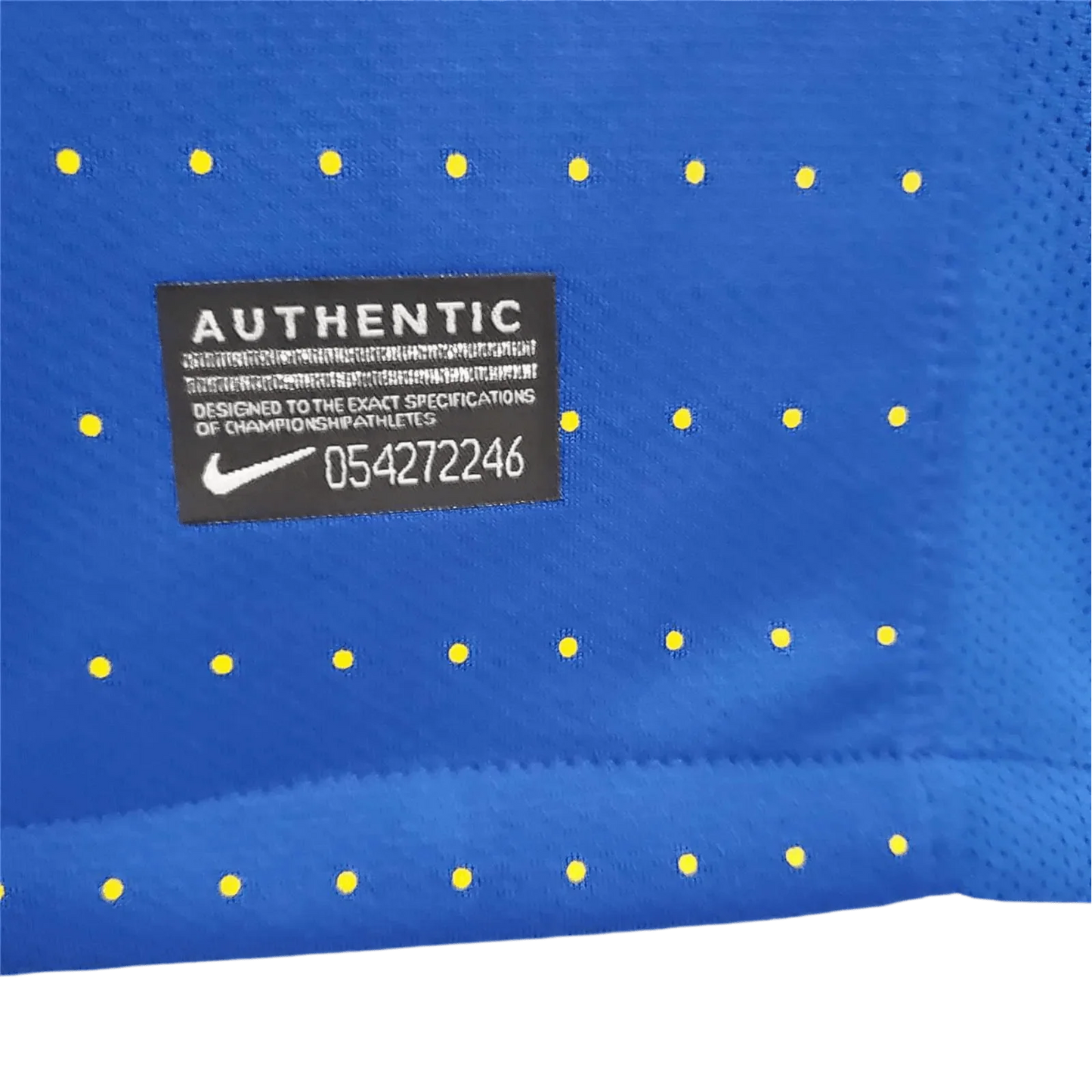 https://cdn.shopify.com/s/files/1/0826/7228/8075/files/2010-brazil-away-retro-kit-786386.webp?v=1741196965