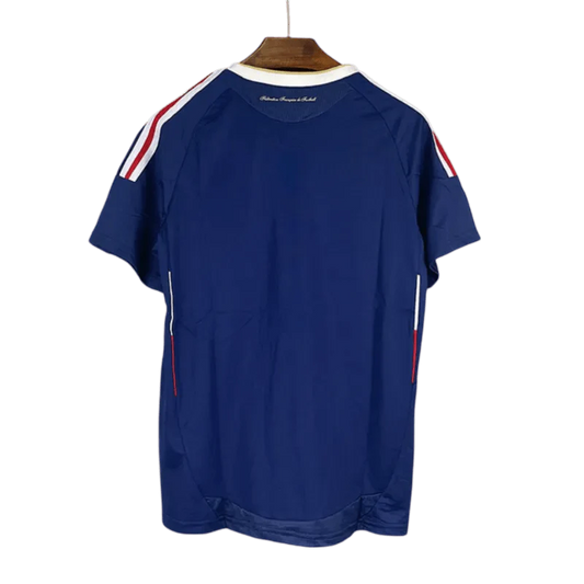 https://cdn.shopify.com/s/files/1/0826/7228/8075/files/2010-france-home-retro-kit-900777.webp?v=1741197175