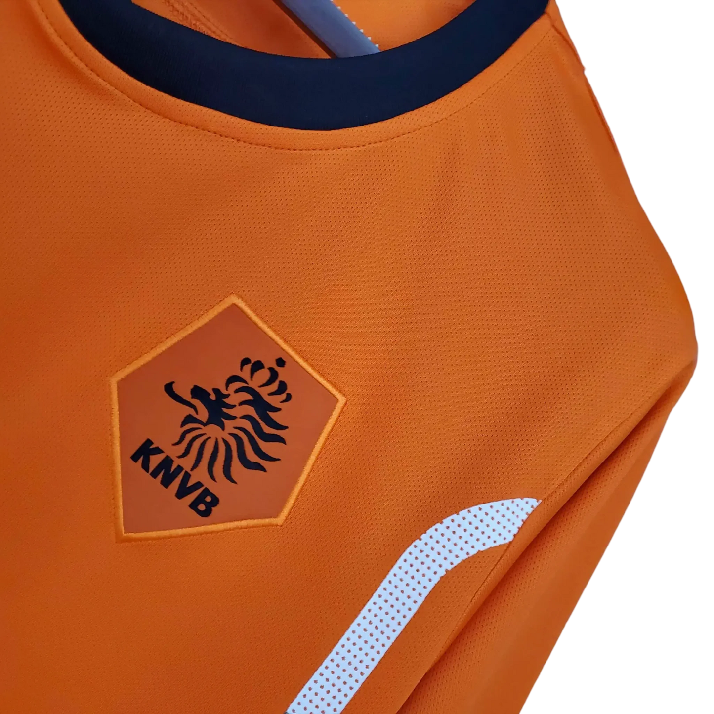 https://cdn.shopify.com/s/files/1/0826/7228/8075/files/2010-netherlands-world-cup-home-retro-kit-classickits433-368756.webp?v=1741198798