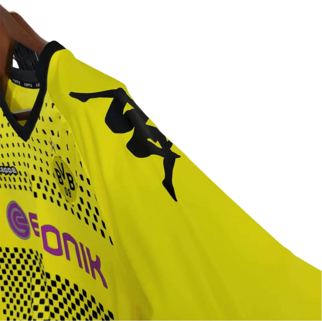 https://cdn.shopify.com/s/files/1/0826/7228/8075/files/20112012-borussia-dortmund-evonic-home-retro-kit-classickits433-117894.webp?v=1741197747