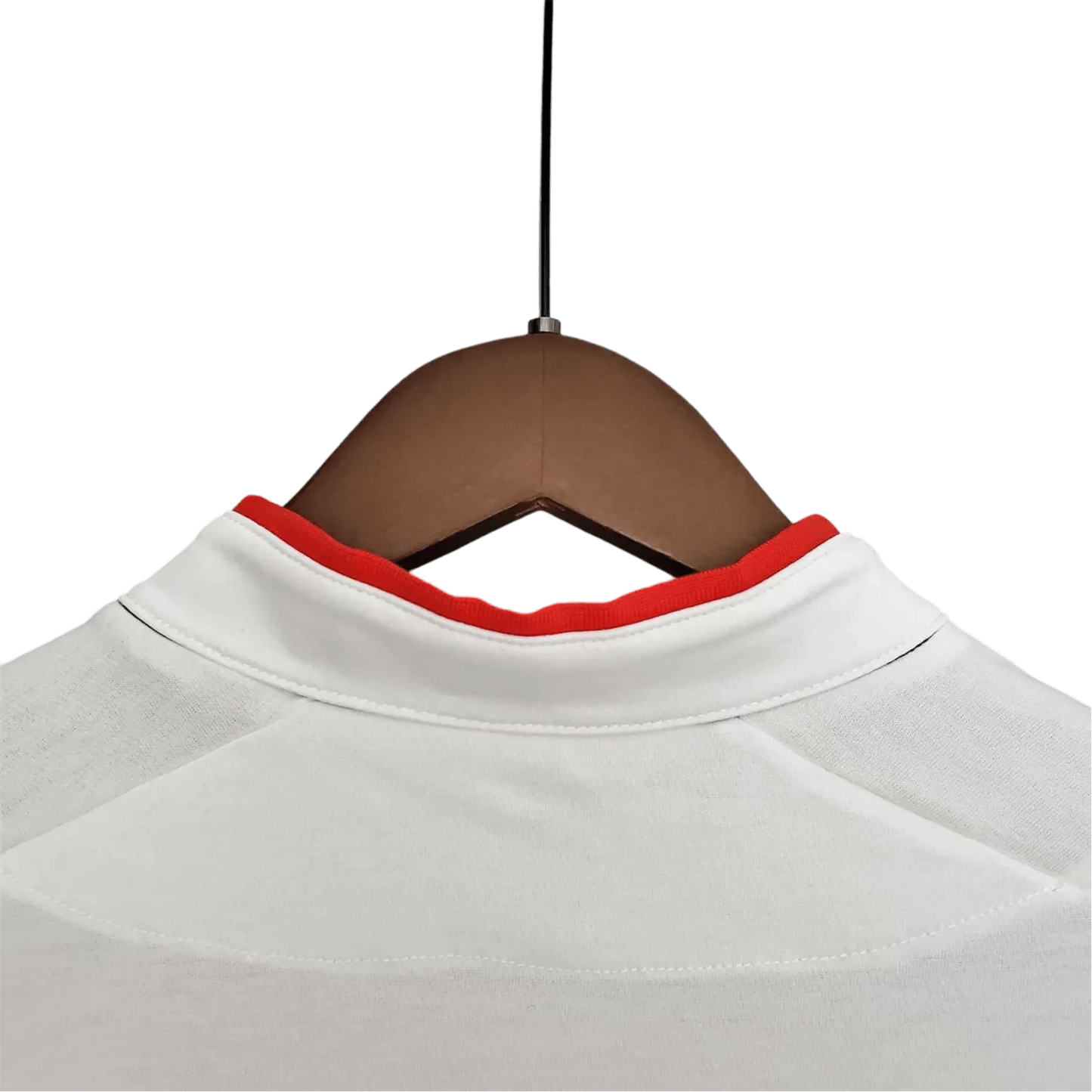 https://cdn.shopify.com/s/files/1/0826/7228/8075/files/2012-england-home-retro-kit-396067.webp?v=1741196955