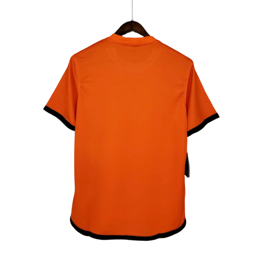 https://cdn.shopify.com/s/files/1/0826/7228/8075/files/2012-netherlands-home-retro-kit-675884.webp?v=1741197044