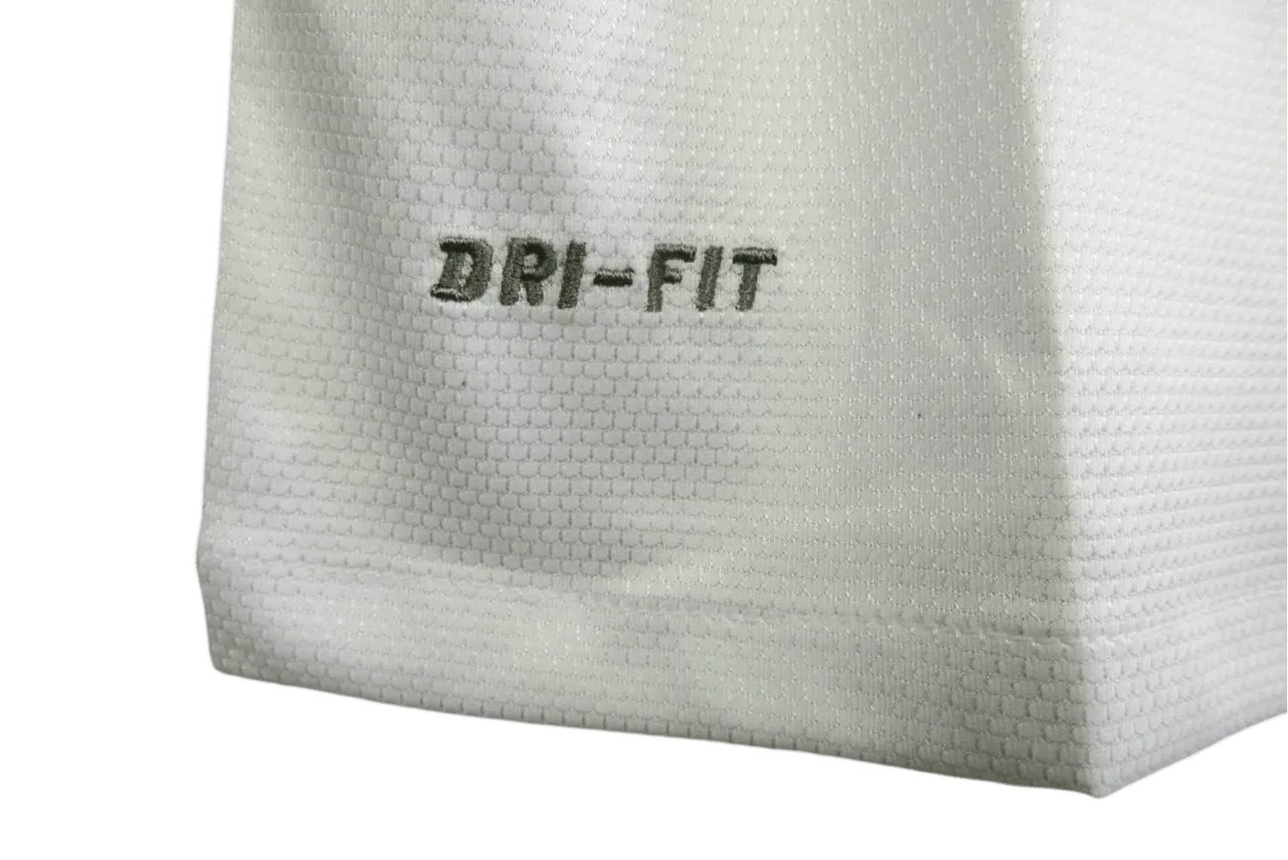 https://cdn.shopify.com/s/files/1/0826/7228/8075/files/2012-portugal-away-white-retro-kit-157925.webp?v=1741197028