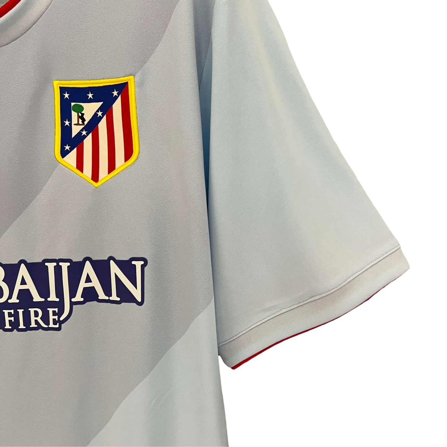 https://cdn.shopify.com/s/files/1/0826/7228/8075/files/20132014-atletico-madrid-azerbaijan-away-retro-kit-classickits433-127236.webp?v=1741198258