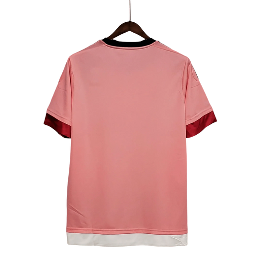 https://cdn.shopify.com/s/files/1/0826/7228/8075/files/20152016-juventus-jeep-away-retro-kit-short-sleeves-731892.webp?v=1741197455