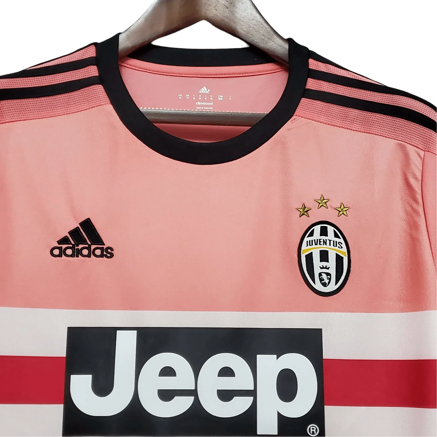 https://cdn.shopify.com/s/files/1/0826/7228/8075/files/20152016-juventus-jeep-away-retro-kit-short-sleeves-877463.webp?v=1741197455