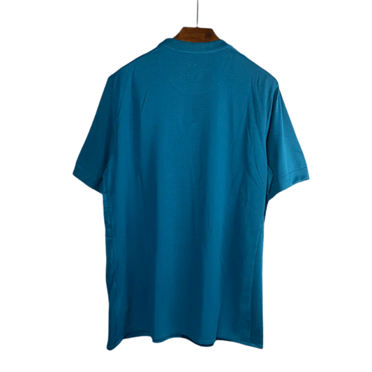 https://cdn.shopify.com/s/files/1/0826/7228/8075/files/20172018-real-madrid-fly-emirates-away-retro-kit-classickits433-421785.webp?v=1741198519