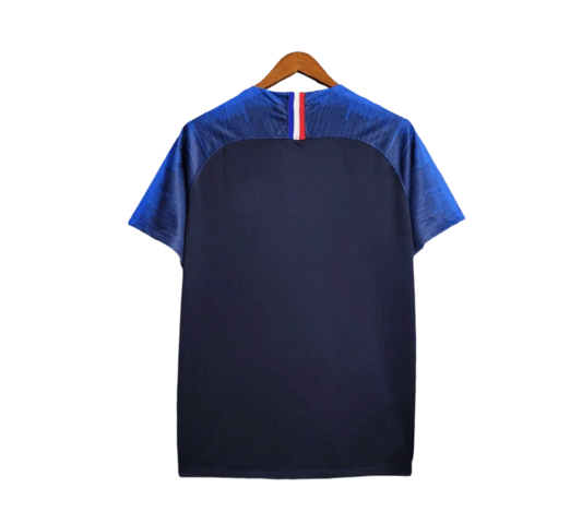 https://cdn.shopify.com/s/files/1/0826/7228/8075/files/2018-france-world-cup-home-retro-jersey-370085.webp?v=1741198512