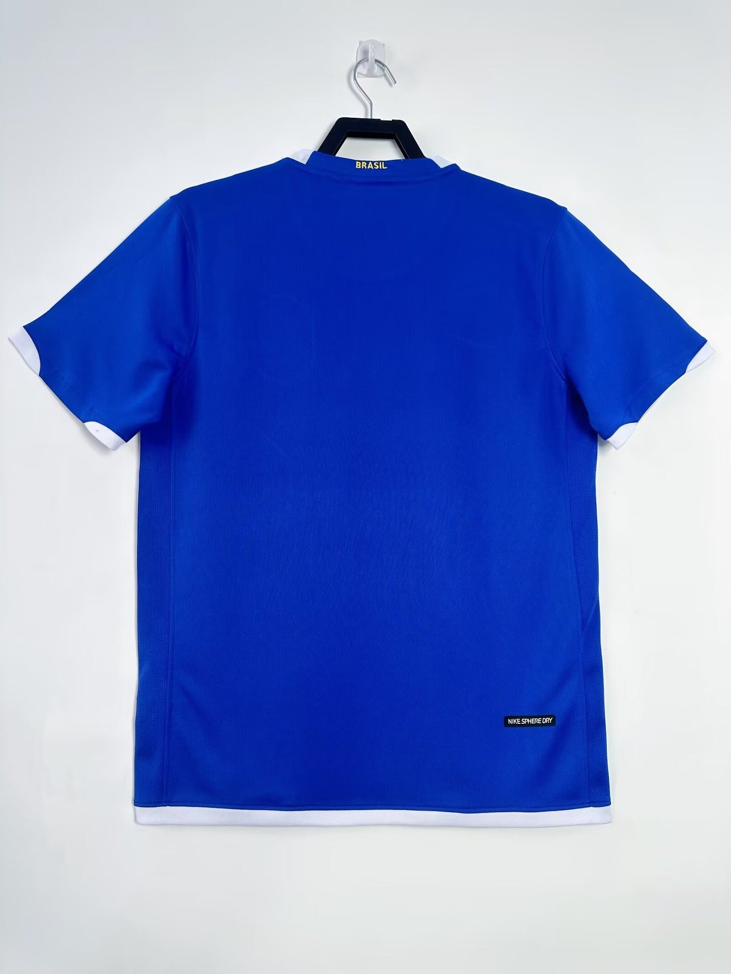 https://cdn.shopify.com/s/files/1/0891/1768/8155/files/BrazilAwayshirt2006-back.jpg?v=1740564355