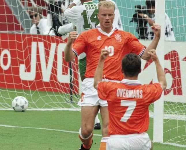 https://cdn.shopify.com/s/files/1/0891/1768/8155/files/The_Netherlands_Home_Shirt_-_1994_-_bergkamp.jpg?v=1740564713