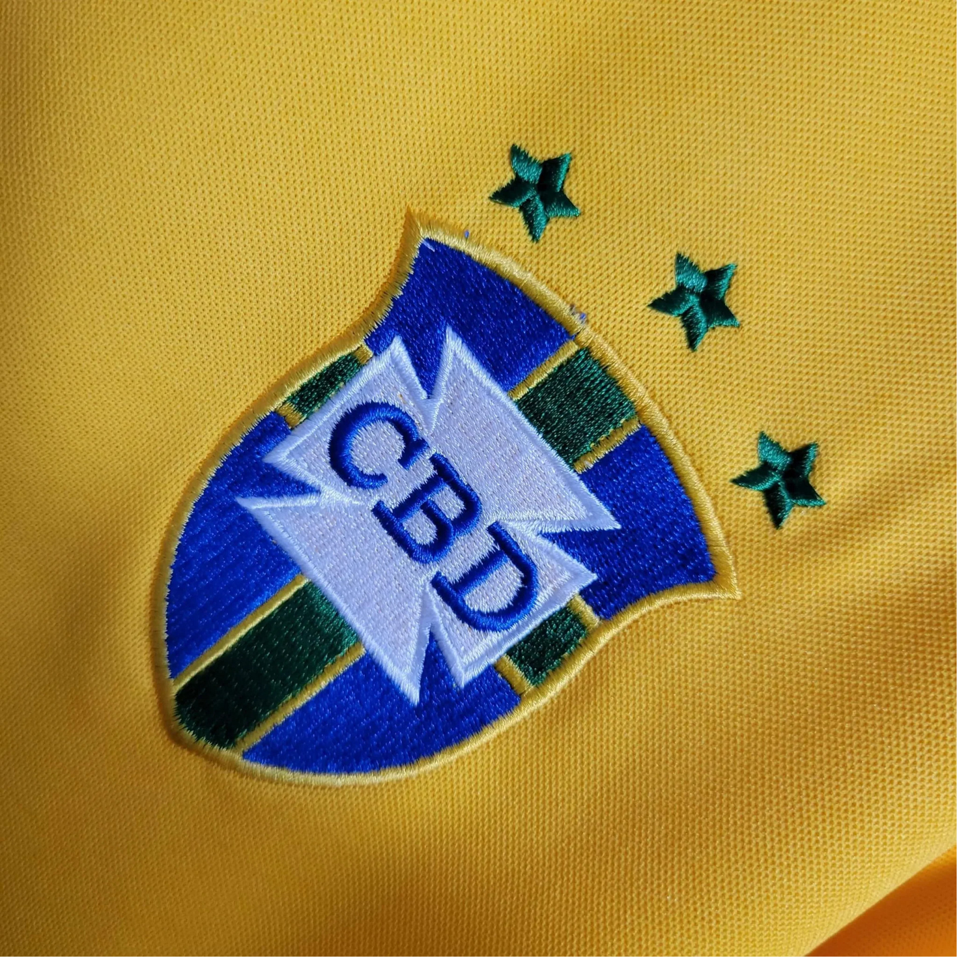 https://cdn.shopify.com/s/files/1/0826/7228/8075/files/1970-brazil-home-retro-kit-899204.webp?v=1741196952