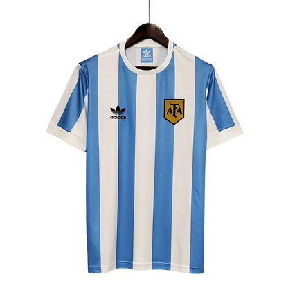 https://cdn.shopify.com/s/files/1/0826/7228/8075/files/1978-argentina-world-cup-home-retro-kit-classickits433-385079.webp?v=1741198765