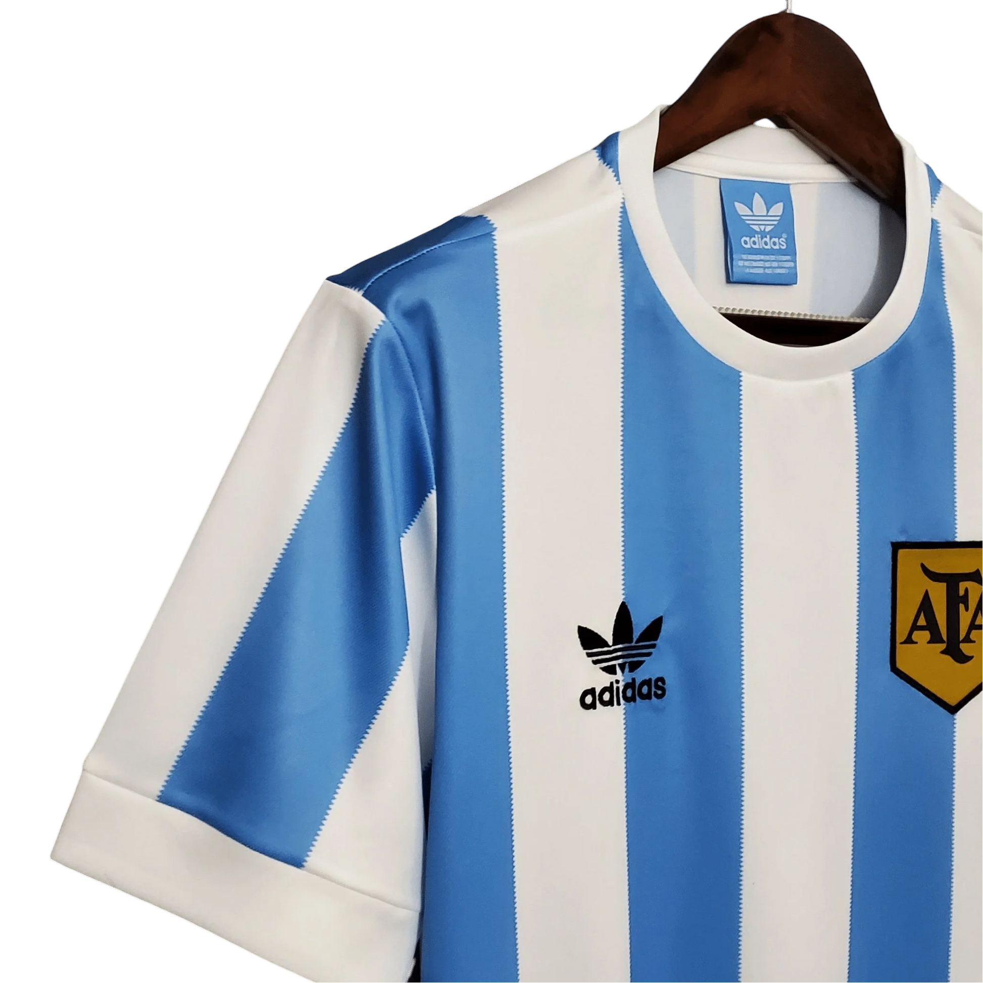 https://cdn.shopify.com/s/files/1/0826/7228/8075/files/1978-argentina-world-cup-home-retro-kit-classickits433-585404.webp?v=1741198766