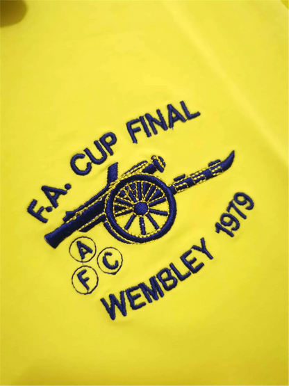 https://cdn.shopify.com/s/files/1/0826/7228/8075/files/1979-arsenal-fa-cup-final-retro-kit-classickits433-329732.webp?v=1741198354