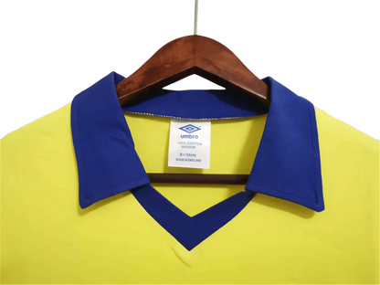 https://cdn.shopify.com/s/files/1/0826/7228/8075/files/1979-arsenal-fa-cup-final-retro-kit-classickits433-933503.webp?v=1741198352