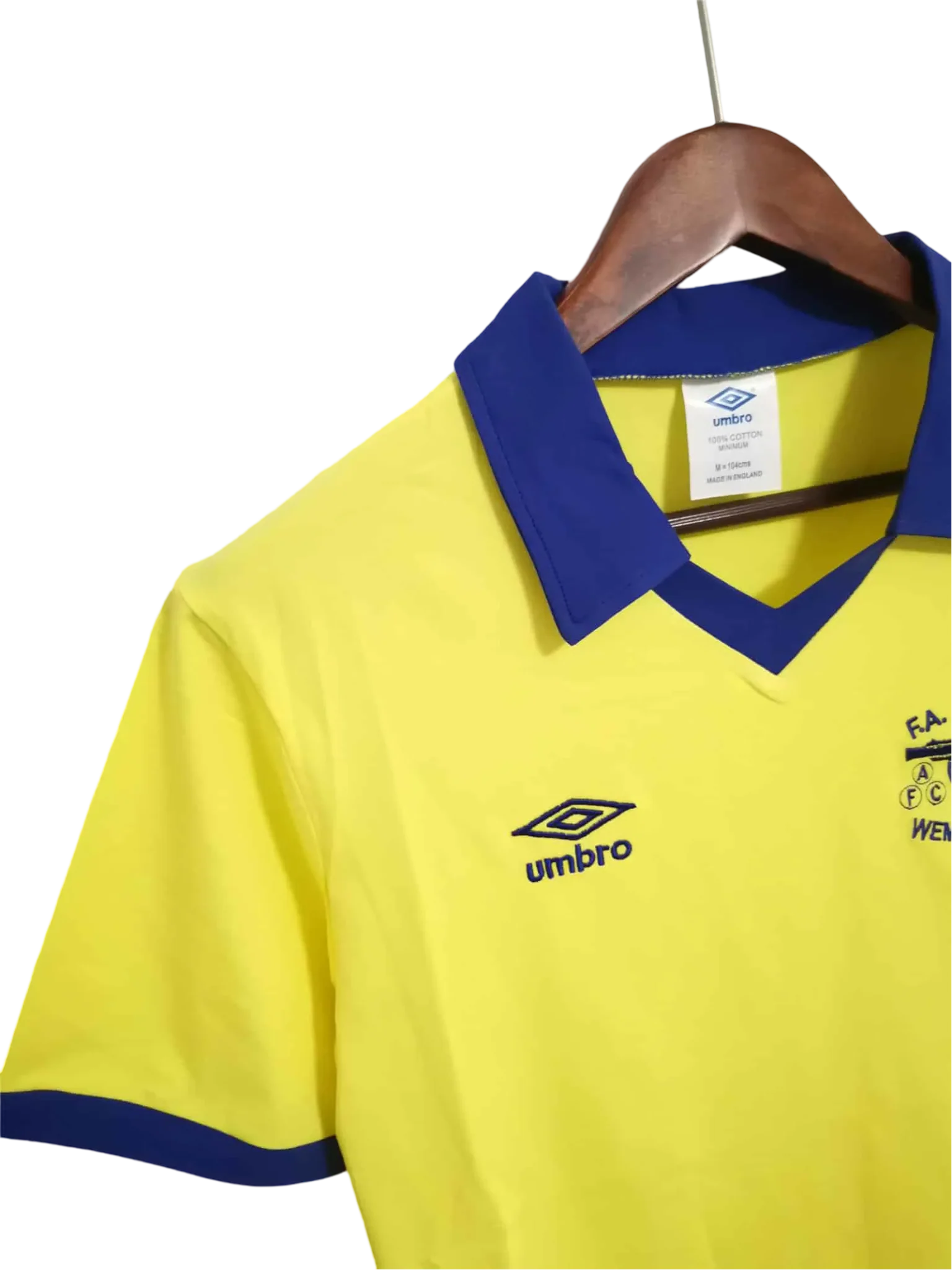 https://cdn.shopify.com/s/files/1/0826/7228/8075/files/1979-arsenal-fa-cup-final-retro-kit-classickits433-956080.webp?v=1741198352