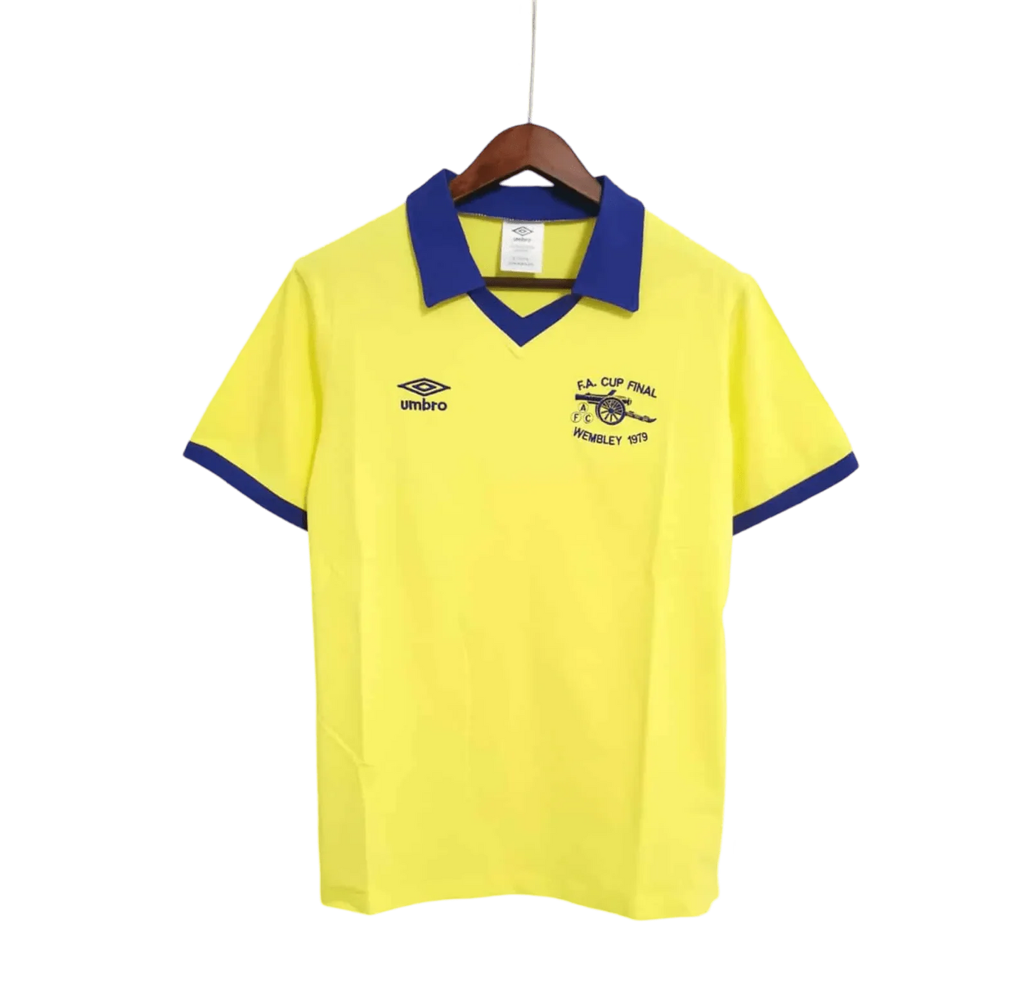 https://cdn.shopify.com/s/files/1/0826/7228/8075/files/1979-arsenal-fa-cup-final-retro-kit-classickits433-959377.webp?v=1741198352
