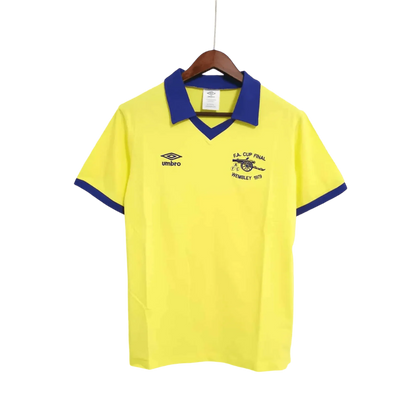 https://cdn.shopify.com/s/files/1/0826/7228/8075/files/1979-arsenal-fa-cup-final-retro-kit-classickits433-959377.webp?v=1741198352