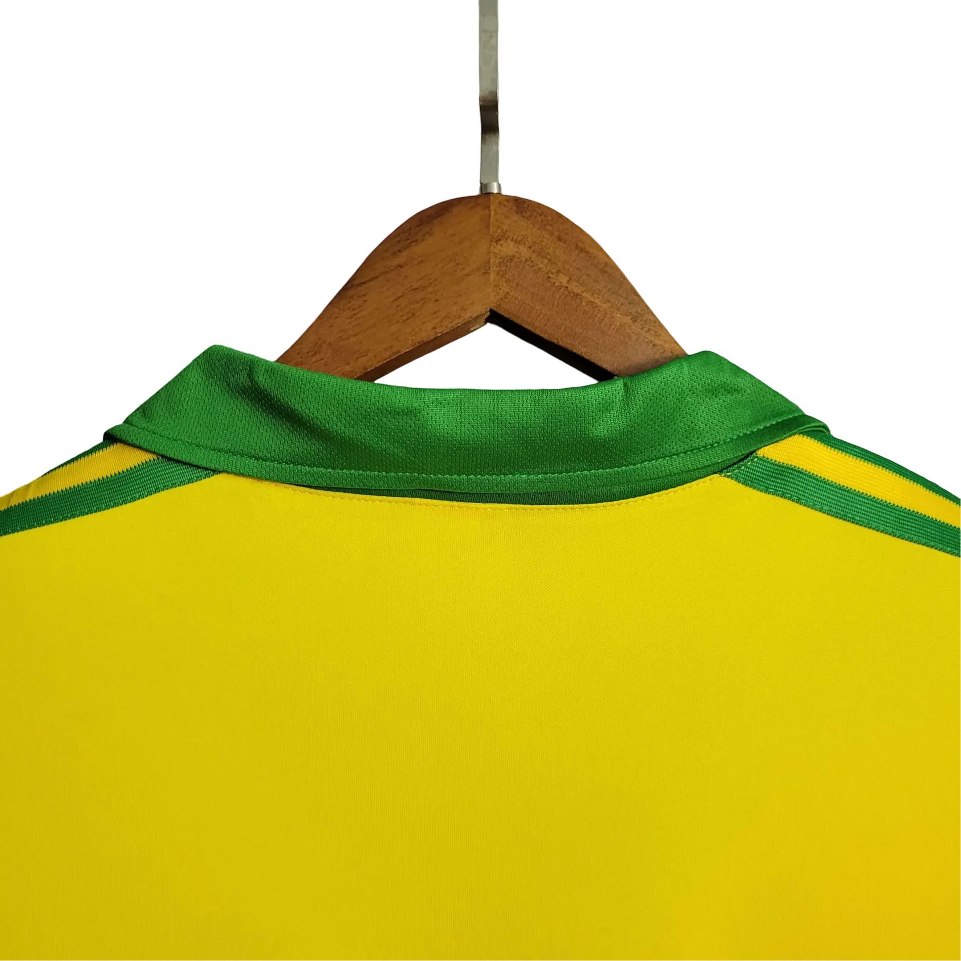 https://cdn.shopify.com/s/files/1/0826/7228/8075/files/19791980-brazil-home-retro-kit-classickits433-258598.webp?v=1741198769