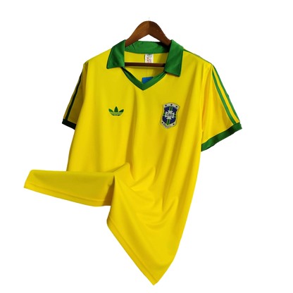 https://cdn.shopify.com/s/files/1/0826/7228/8075/files/19791980-brazil-home-retro-kit-classickits433-952165.webp?v=1741198770