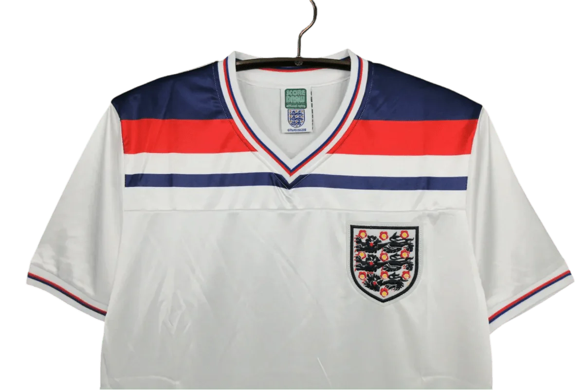 https://cdn.shopify.com/s/files/1/0826/7228/8075/files/1980-england-home-retro-kit-780747.webp?v=1741196940