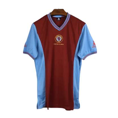 https://cdn.shopify.com/s/files/1/0826/7228/8075/files/19811982-aston-villa-home-retro-kit-classickits433-600430.webp?v=1741198290