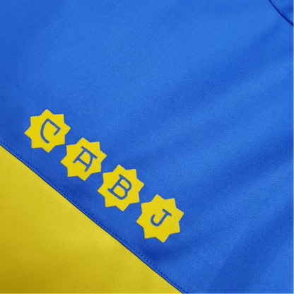 https://cdn.shopify.com/s/files/1/0826/7228/8075/files/19811982-boca-juniors-home-retro-jersey-765859.webp?v=1741197158