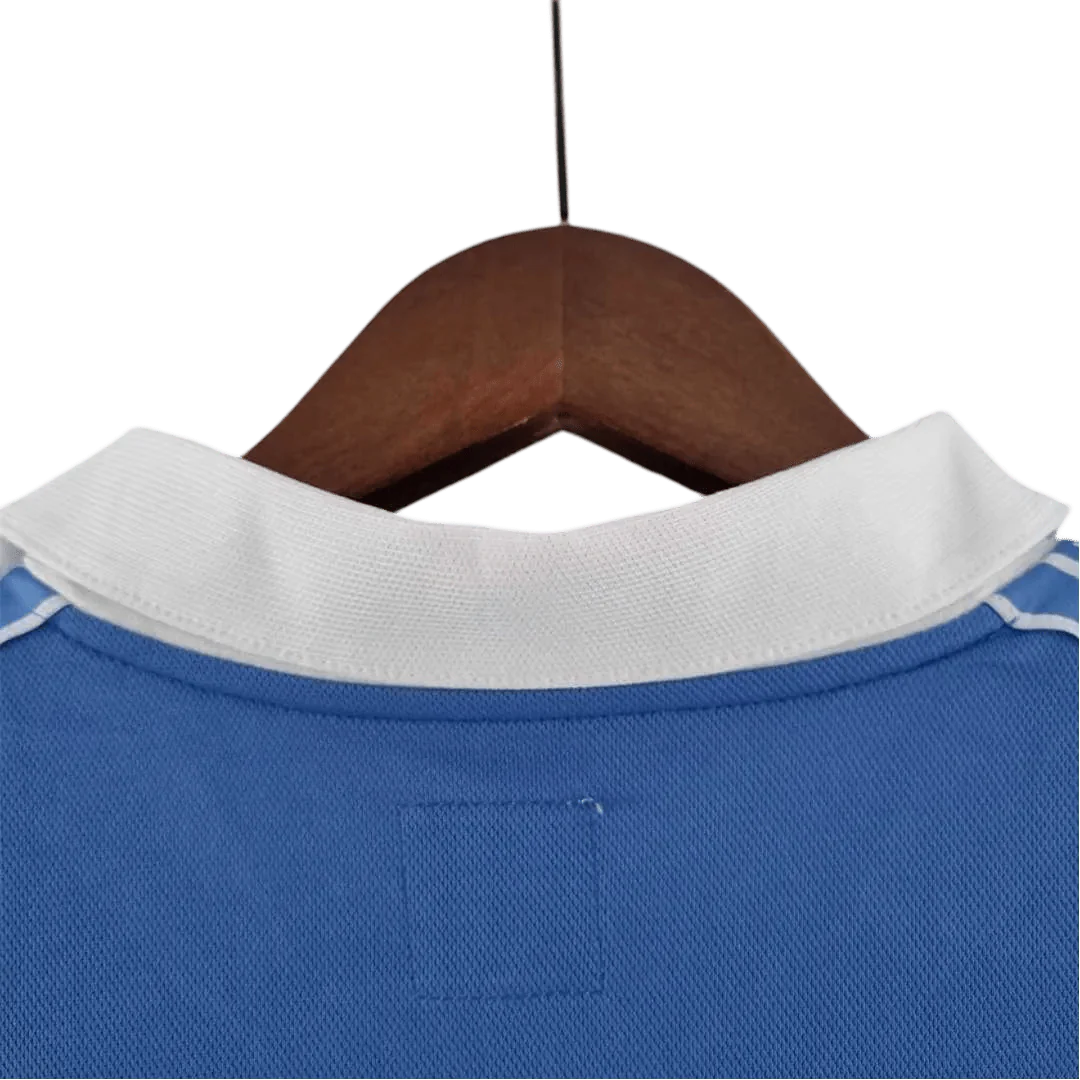 https://cdn.shopify.com/s/files/1/0826/7228/8075/files/19811982-manchester-city-centenary-cup-final-home-retro-kit-classickits433-132498.webp?v=1741198008