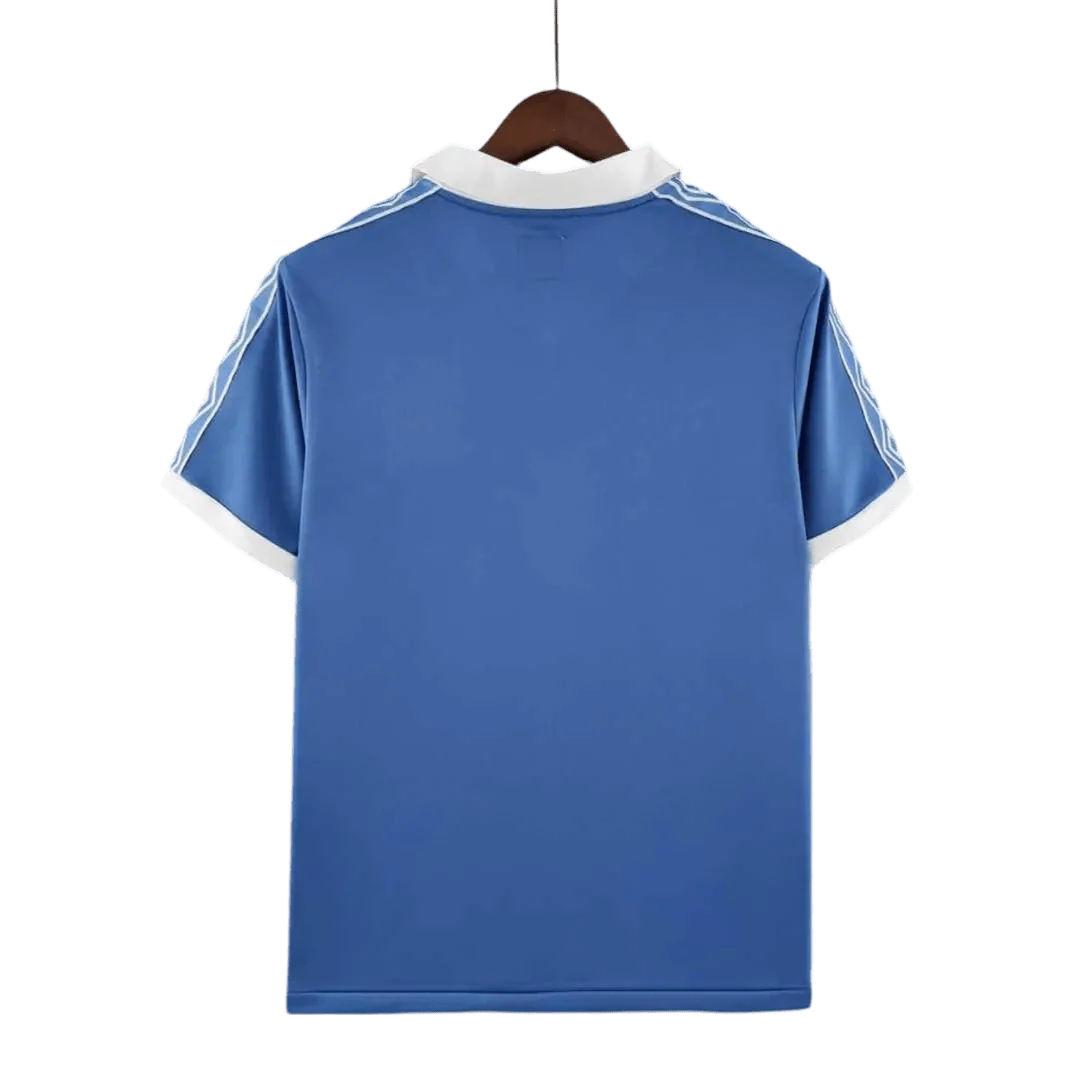 https://cdn.shopify.com/s/files/1/0826/7228/8075/files/19811982-manchester-city-centenary-cup-final-home-retro-kit-classickits433-282141.webp?v=1741198009