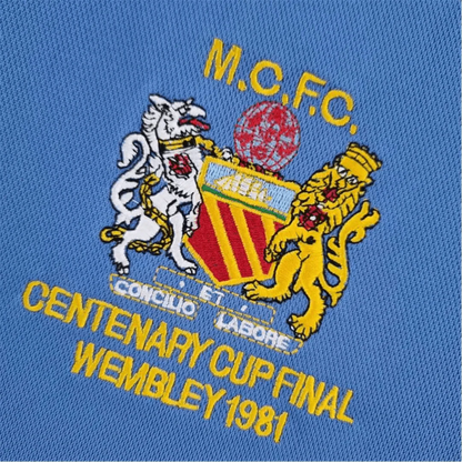 https://cdn.shopify.com/s/files/1/0826/7228/8075/files/19811982-manchester-city-centenary-cup-final-home-retro-kit-classickits433-596892.webp?v=1741198010