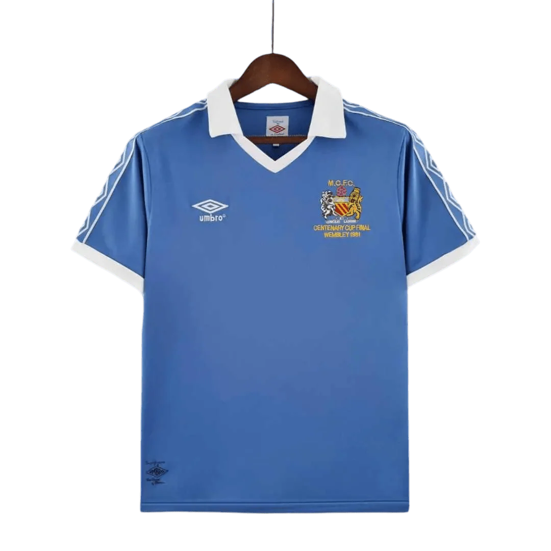 https://cdn.shopify.com/s/files/1/0826/7228/8075/files/19811982-manchester-city-centenary-cup-final-home-retro-kit-classickits433-646189.webp?v=1741198006