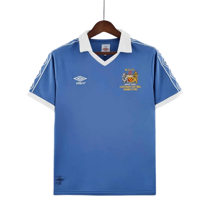 https://cdn.shopify.com/s/files/1/0826/7228/8075/files/19811982-manchester-city-centenary-cup-final-home-retro-kit-classickits433-646189.webp?v=1741198006