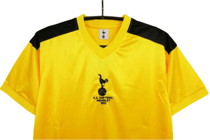 https://cdn.shopify.com/s/files/1/0826/7228/8075/files/19811982-tottenham-hotspur-fa-cup-final-retro-kit-classickits433-195894.webp?v=1741197993