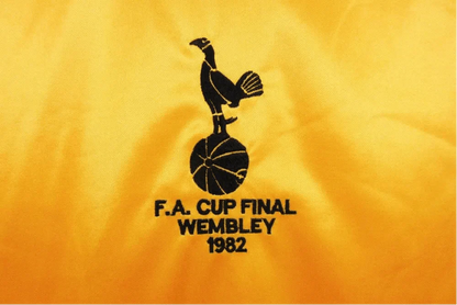 https://cdn.shopify.com/s/files/1/0826/7228/8075/files/19811982-tottenham-hotspur-fa-cup-final-retro-kit-classickits433-214705.webp?v=1741197994