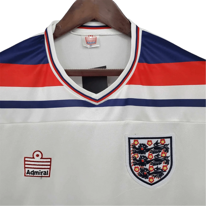 https://cdn.shopify.com/s/files/1/0826/7228/8075/files/19821983-england-home-retro-kit-classickits433-407128.webp?v=1741198465