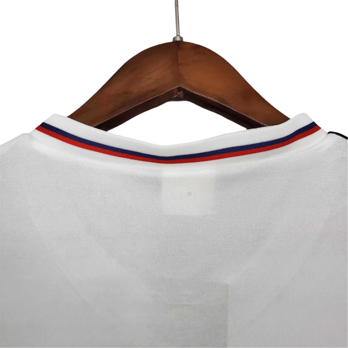 https://cdn.shopify.com/s/files/1/0826/7228/8075/files/19821983-england-home-retro-kit-classickits433-618330.webp?v=1741198464