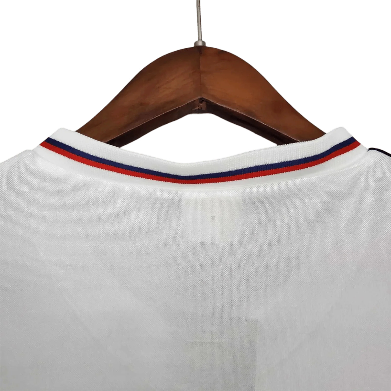 https://cdn.shopify.com/s/files/1/0826/7228/8075/files/19821983-england-home-retro-kit-classickits433-618330.webp?v=1741198464