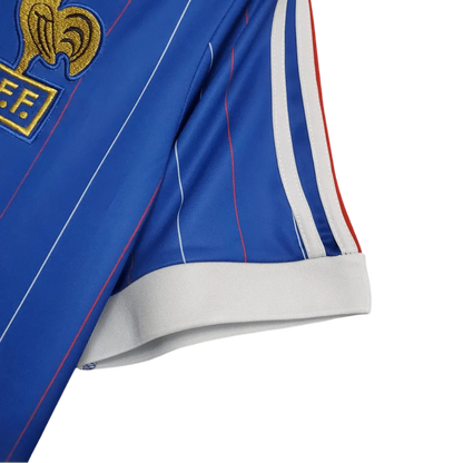 https://cdn.shopify.com/s/files/1/0826/7228/8075/files/19821983-france-home-retro-jersey-291929.webp?v=1741198522