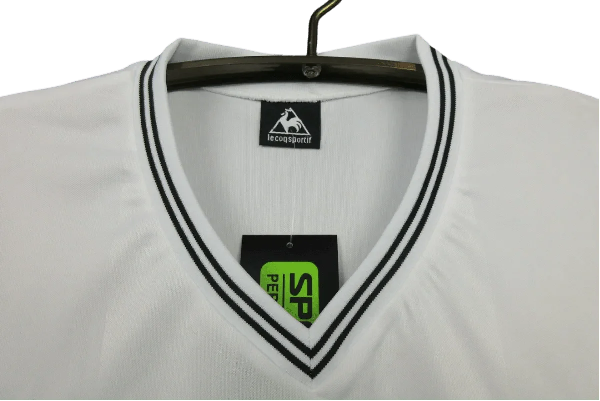 https://cdn.shopify.com/s/files/1/0826/7228/8075/files/19821983-tottenham-hotspur-home-retro-kit-classickits433-213805.webp?v=1741198014
