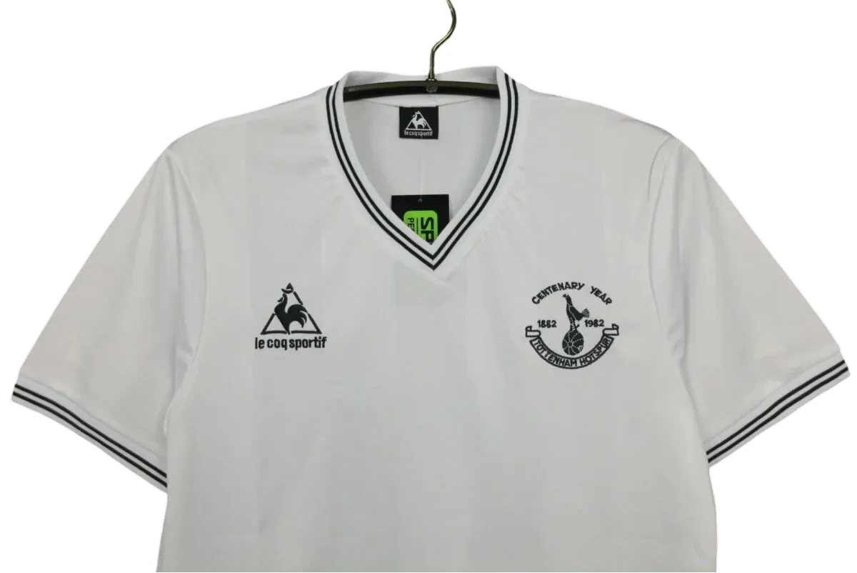 https://cdn.shopify.com/s/files/1/0826/7228/8075/files/19821983-tottenham-hotspur-home-retro-kit-classickits433-809116.webp?v=1741198013
