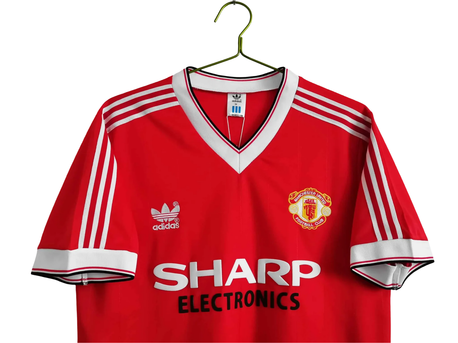 https://cdn.shopify.com/s/files/1/0826/7228/8075/files/1983-manchester-united-sharp-electronics-home-retro-kit-short-sleeves-classickits433-952908.webp?v=1741197620