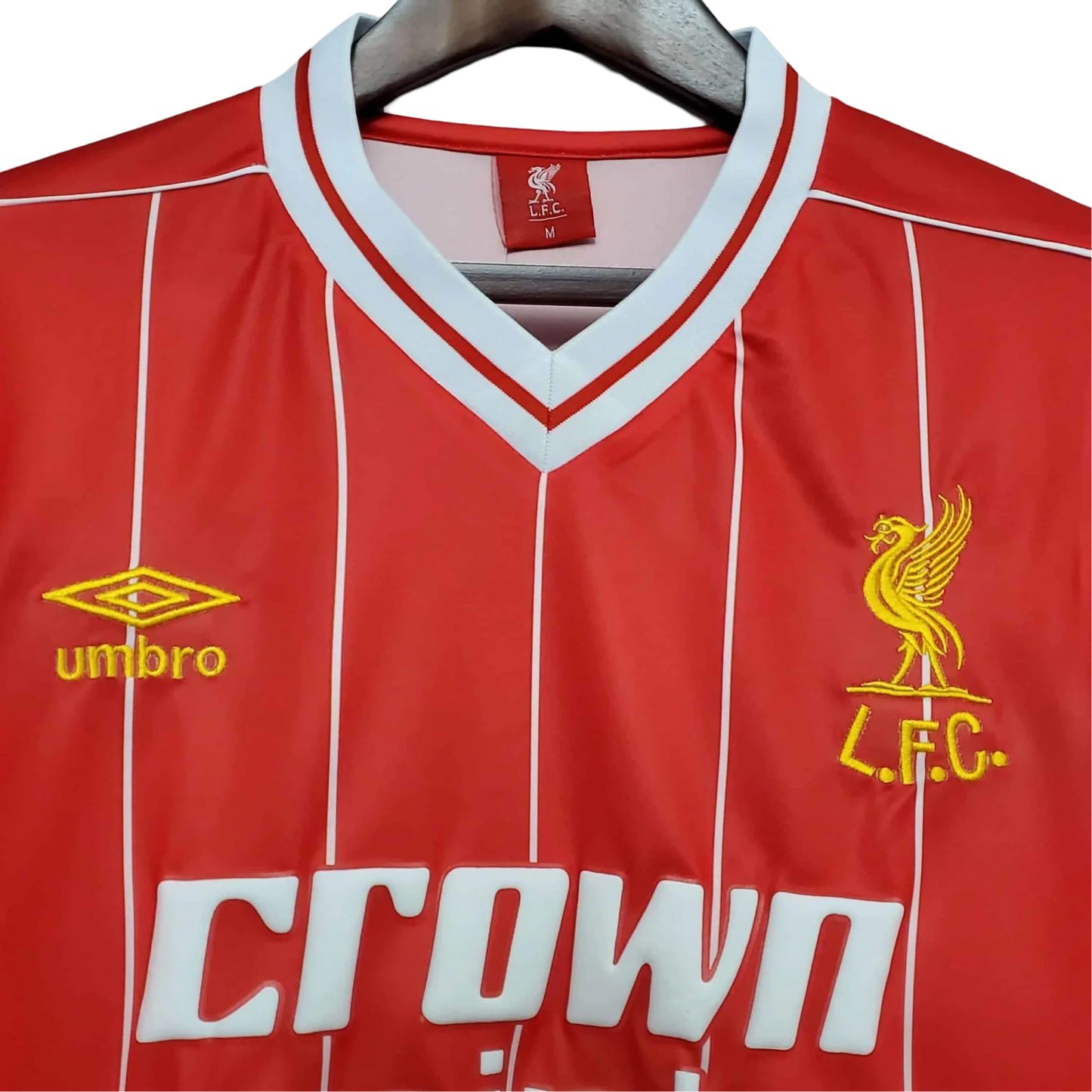 https://cdn.shopify.com/s/files/1/0826/7228/8075/files/19831984-liverpool-crown-paints-home-retro-kit-classickits433-978998.webp?v=1741199194
