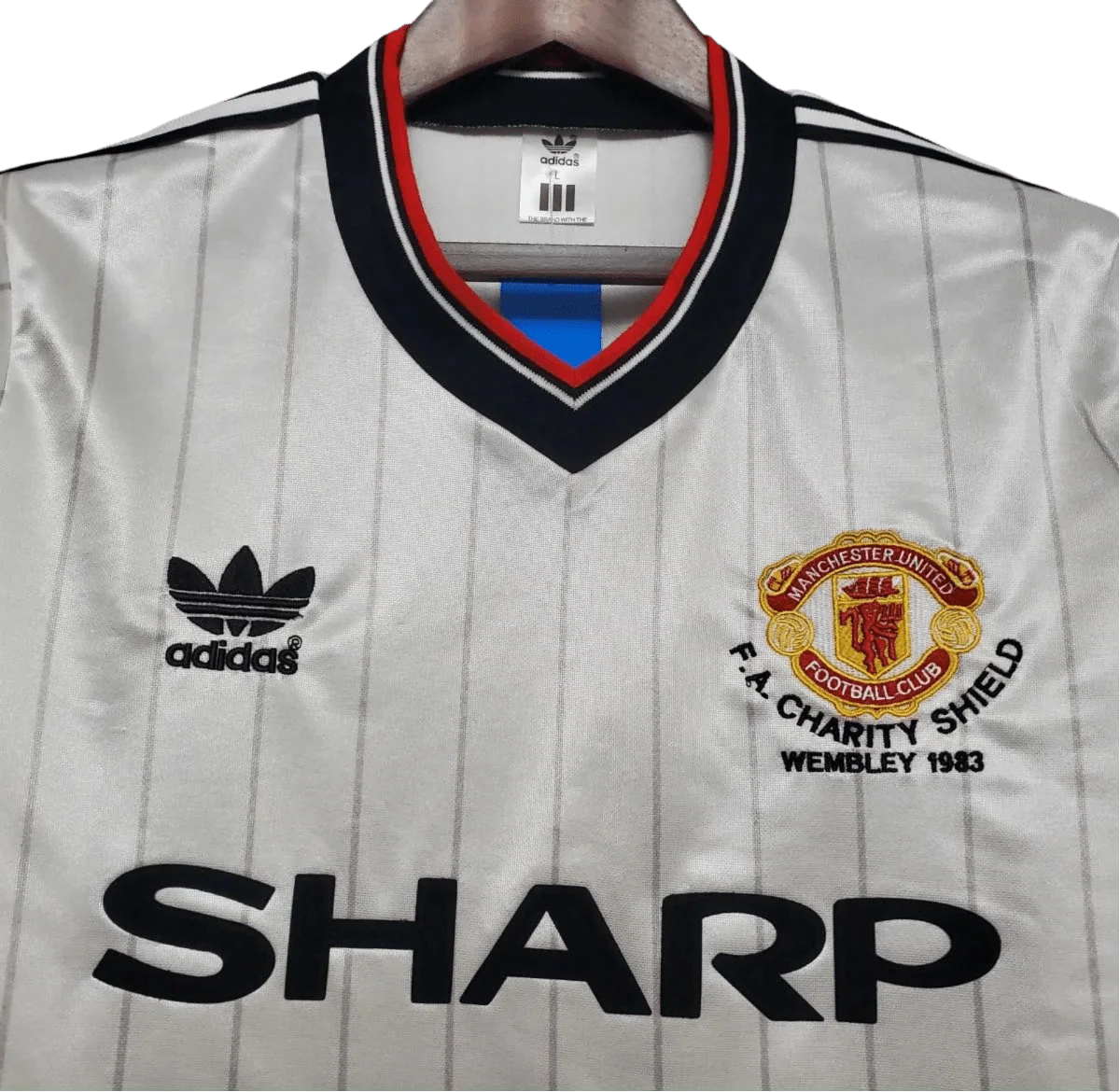 https://cdn.shopify.com/s/files/1/0826/7228/8075/files/19831984-manchester-united-sharp-fa-charity-shield-away-retro-kit-classickits433-236635.webp?v=1741199140