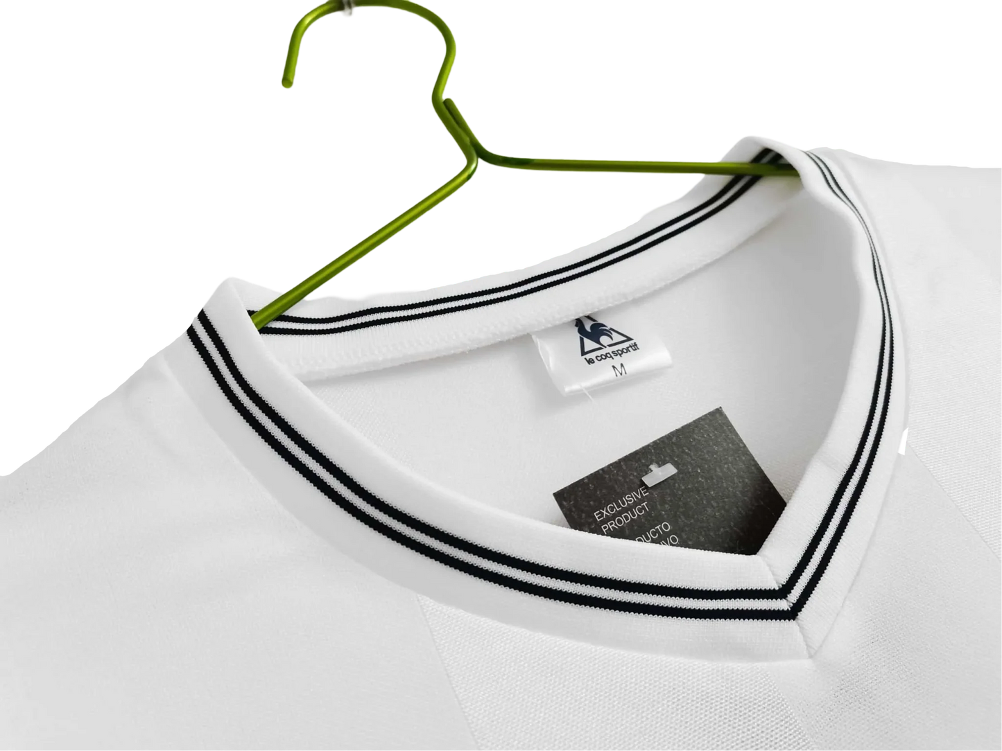 https://cdn.shopify.com/s/files/1/0826/7228/8075/files/19831984-tottenham-hotspur-holsten-home-retro-kit-classickits433-117768.webp?v=1741198012