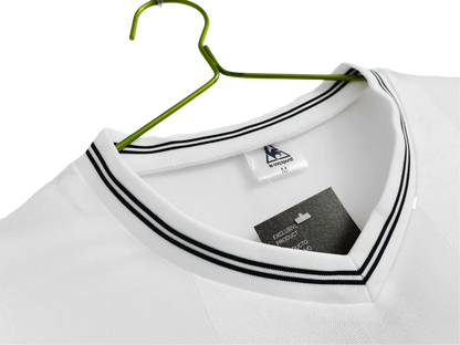 https://cdn.shopify.com/s/files/1/0826/7228/8075/files/19831984-tottenham-hotspur-holsten-home-retro-kit-classickits433-117768.webp?v=1741198012