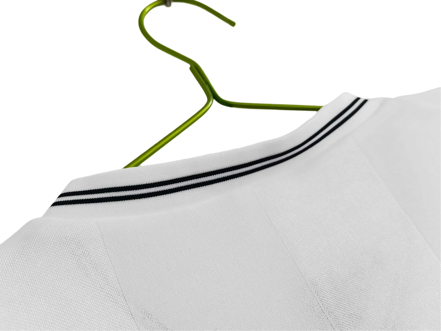 https://cdn.shopify.com/s/files/1/0826/7228/8075/files/19831984-tottenham-hotspur-holsten-home-retro-kit-classickits433-464998.webp?v=1741198012