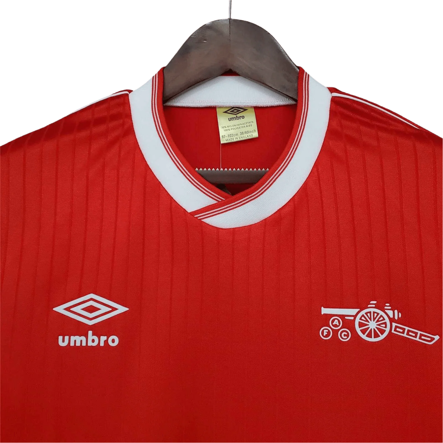 https://cdn.shopify.com/s/files/1/0826/7228/8075/files/19831986-arsenal-home-retro-kit-classickits433-194262.webp?v=1741199263