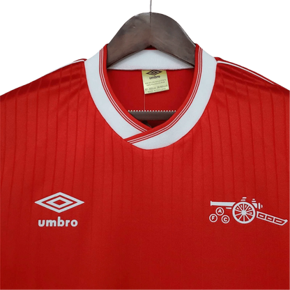 https://cdn.shopify.com/s/files/1/0826/7228/8075/files/19831986-arsenal-home-retro-kit-classickits433-194262.webp?v=1741199263