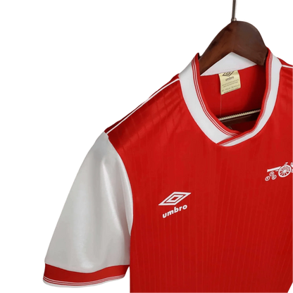 https://cdn.shopify.com/s/files/1/0826/7228/8075/files/19831986-arsenal-home-retro-kit-classickits433-585200.webp?v=1741199260