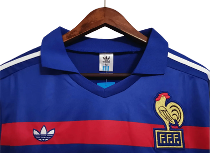https://cdn.shopify.com/s/files/1/0826/7228/8075/files/19841985-france-home-retro-jersey-515147.webp?v=1741198514
